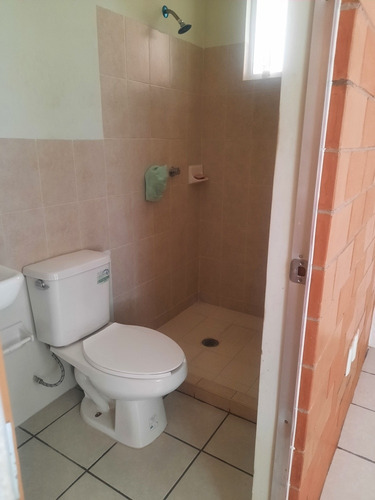 Imagen 10 de 12 de Se Vende Departamento 3er Piso, Alberca Y Jardín