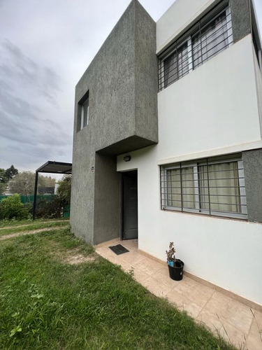 Villa Allende, Dúplex En Venta De 2 Dormitorios C/ Cochera 