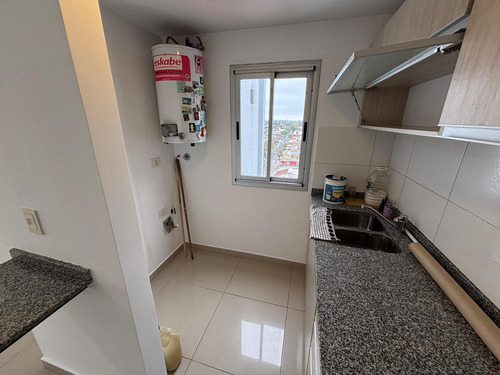 Departamento De 3 Ambientes Con Balcon Al Frente - Wilde