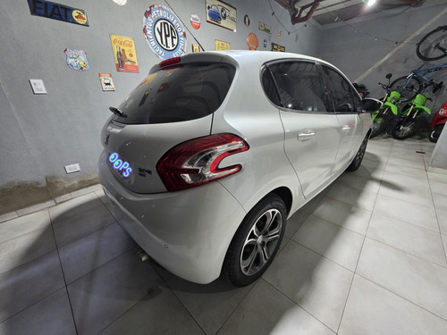 Peugeot 208 1.6 Feline