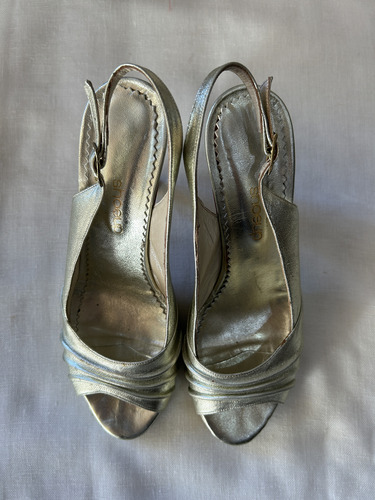 Zapatos Dorados Con Taco - Shoeup - Talle 38
