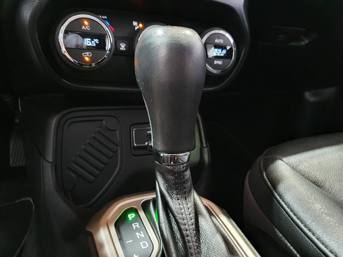 Imagem 10 de 11 de Jeep Renegade 1.8 16v Flex Longitude 4p Automático