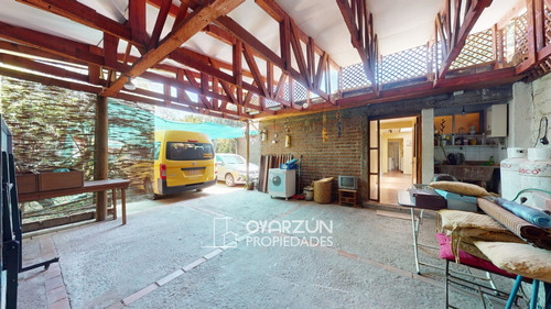 Casa En Venta De 4 Dormitorios Con Gran Terreno De 520 Mts2.