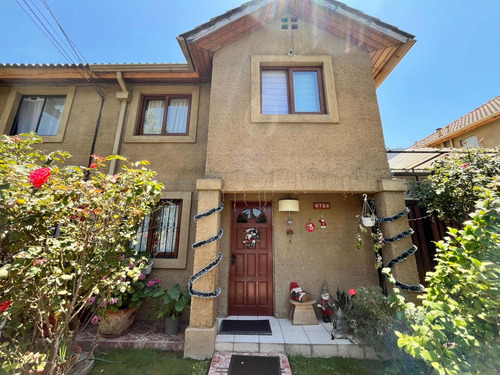 Excelente Casa 4 Dormitorios, 3 Baños, Comuna De Peñalolén