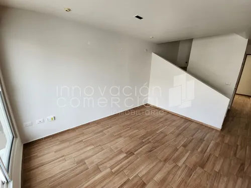 Casa En Renta En Zibata, 4 Recámaras, Privada Con Alberca