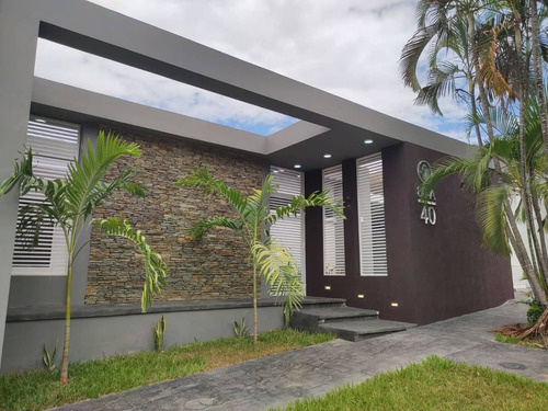 Yeily Colina Vende Casa Remodelada En Urb. Trigal Sur 