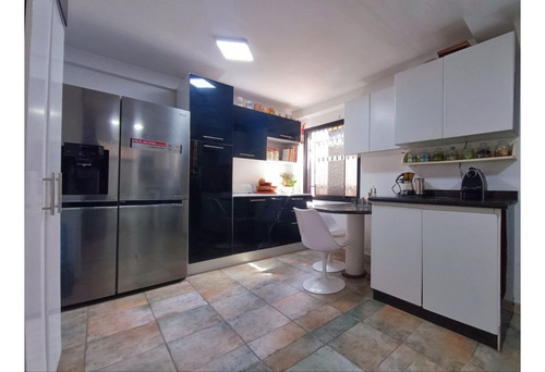 Townhouse En Venta Los Eucaliptos Llano Alto