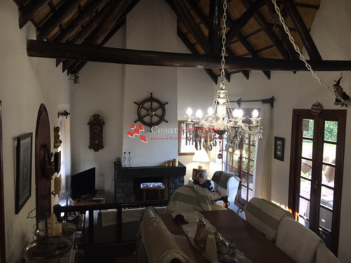 Venta - Muy Linda Casa, Zona De Playa Mansa, Gran Terreno Y Barbacoa- Ref: 1417