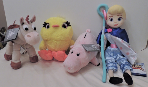 Disney Parks Peluche De Dumbo Pose Voladora Con Plumita!