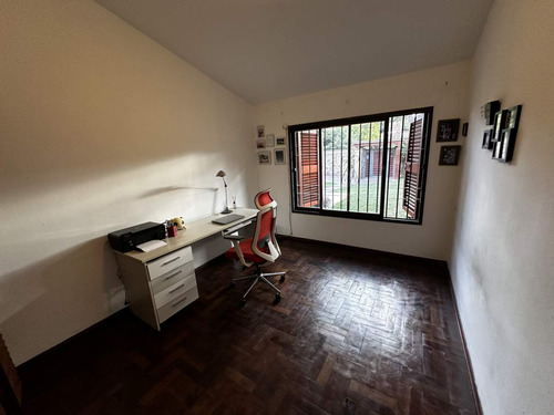 Casa De 4 Dormitorios En Argello En Venta. Una Sola Planta