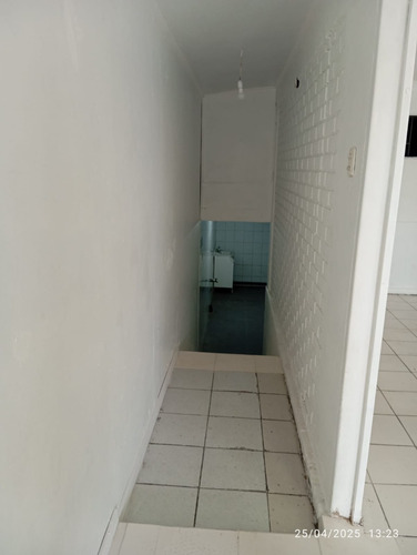 Propiedad Comercial Avda. Pajaritos Con San José.-