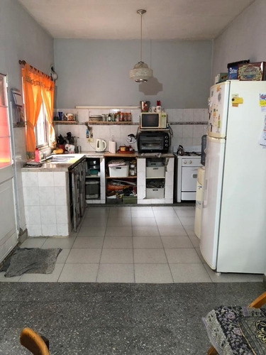 Imagen 4 de 10 de Venta. Lanus Oeste Ph Dos Plantas Con Patio