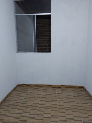 Alquilo Departamento Urb. Sta. Margarita 3ra. Et. (2do. Nivel) (ref. : A Una Cuadra De Maxi Bodega Av. Principal)