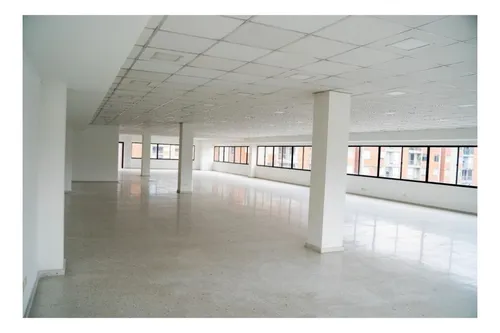 Edificio En Arriendo, Sector Modelia, Excelente Ubicacion