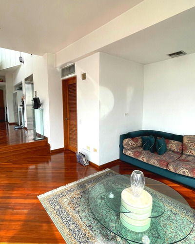Imagen 9 de 10 de En Alquiler Lujoso Apartamento Dúplex En La Castellana. / Oa