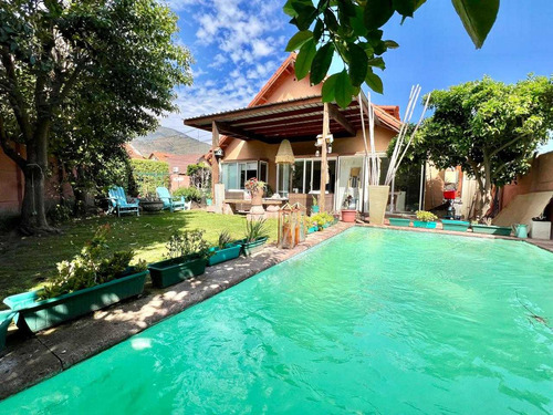 Casa En Condominio De 310 M2 Con Piscina (106395)
