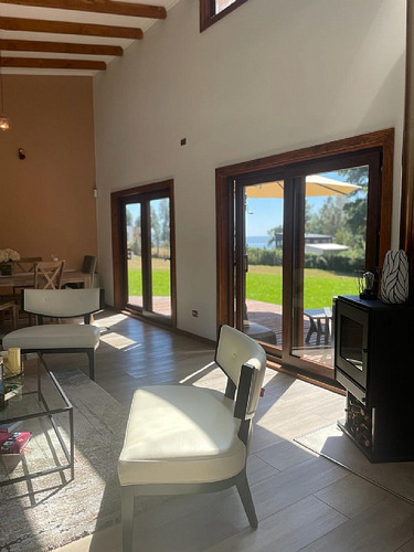 Parcela Con Moderna Casa Los Riscos Pucón
