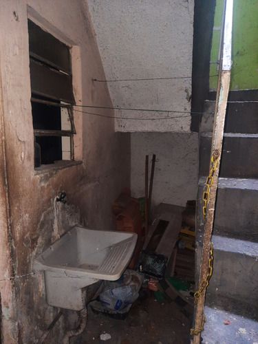 Casa Em Madureira Com Comércio Embaixo Com Banheiro E Casa
