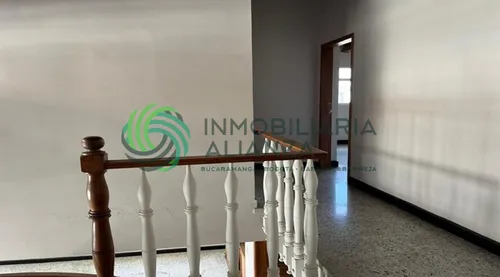 Apartamento En Venta En Cabecera Del Llano. Cod V61581