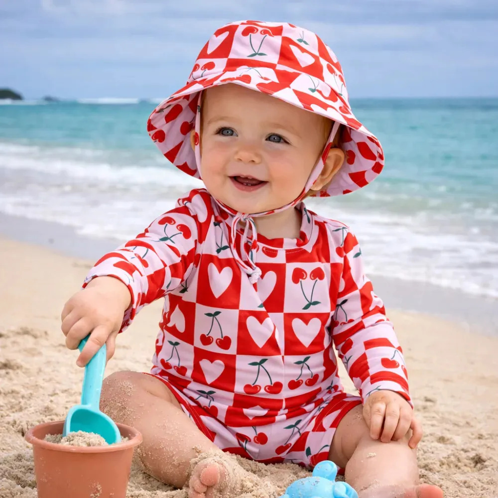 Kit Macacão + Chapéu Estampado Praia Verão Menino/meninauv50 Desenho Do Tecido Cereja Tamanho 12-18 M