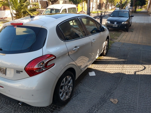 Peugeot 208 1.6 Allure Touchscreen 2016