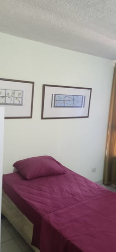 Imagen 4 de 8 de Amplia Habitación En San Jacinto 0414691042
