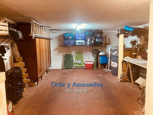 Imagen 8 de 21 de Se Vende Casa En Carrasco Frente A La Playa 2/3 Dormitorios Cw186038