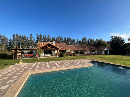Casa Chilena En Condominio Con Club De Golf En Linderos