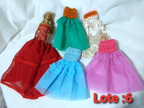 Vestido Muñeca Barbie Princesa O Similar Lote De 5 Vestidos (Usado)