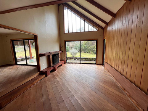 Espectacular Casa En La Unión | Cercana Colegio Alemán.