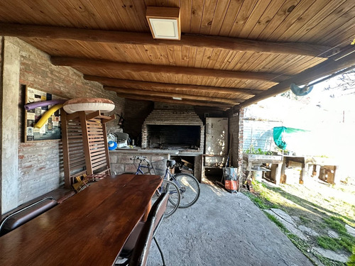 Chalet Con Piscina En Barrio De Vicenzo Grande