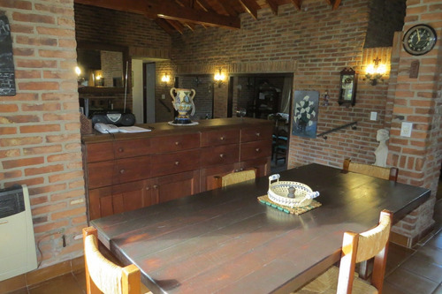Imagen 14 de 30 de Casa Venta Carilo 5 Ambientes + Dep. Gas Natural A 200 Mts Del Centro A 900 Mts De Playa