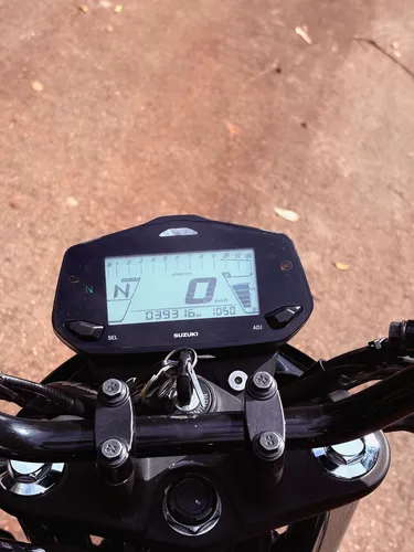 Gixxer 150 Fi Abs Color Negro Con Llantas Pirelli Nuevas
