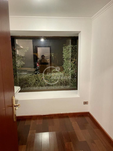 Casa En Venta De 5 Dorm. En Lo Barnechea