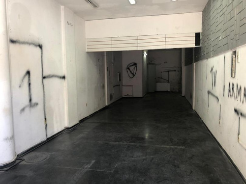 Colonia Esq. Vazquez. Local 65m² Y Sótano.