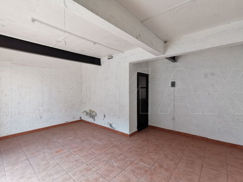 Casa En Esquina Con 430 M2 De Construcción.