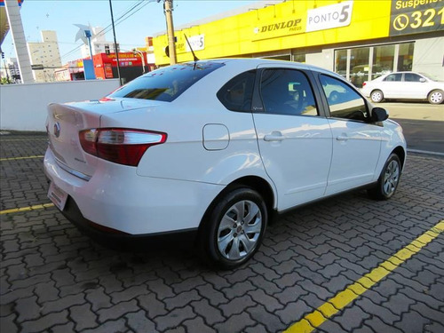 Imagem 2 de 12 de Fiat Grand Siena Attractive 1.4 Flex Completo