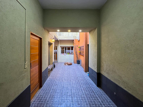 Casa De 2 Dormitorios Comodin Con Cocheras, Patio, Terraza