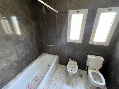 Casa En Venta 4 Amb. Barrio San Sebastian, Area 1
