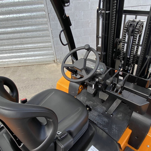 Imagen 9 de 14 de Autoelevador 3500kg 3.5 Toneladas Triple Torre 4.5m Duales