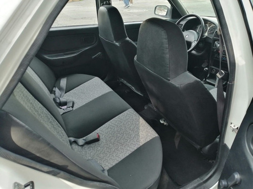 Imagen 14 de 15 de Nissan Tsuru 1.6 Gs Ii Ac Mt 2010