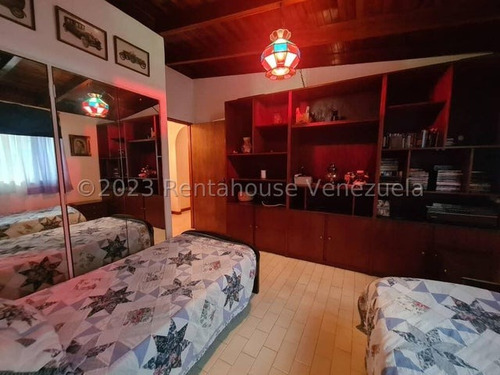 Espaciosa Y Cómoda Casa De Una Sola Planta Con Gran Potencia En Alto Prado, 25-4817