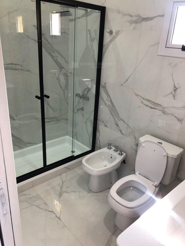 Casa Chalet En Venta Ubicado En Lanús Este, Lanús