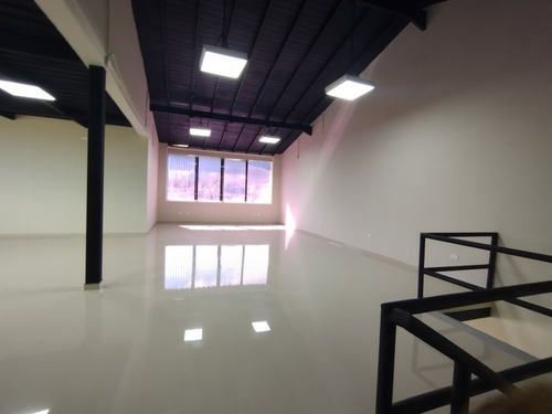 Imagen 11 de 13 de En Venta Exclusivo Local Comercial Ubicado En Terrazas Del Valle, Av. 31 De Julio.