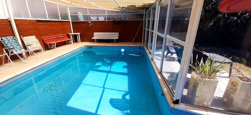 Casa Para 12 - Pileta Cerrada - Quincho - Centrica - Cochera 4 Autos - 5 Dormitorios - Equipamiento Full