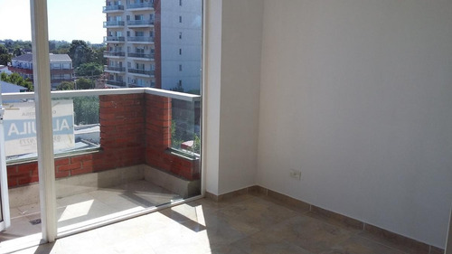 Imagen 8 de 10 de Departamento En Venta, Hipólito Yrigoyen 530 3°a, Belén De Escobar