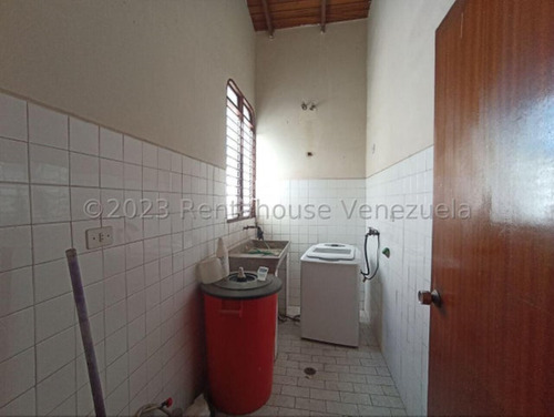 Milagros Inmuebles Edificio Venta Barquisimeto Lara Zona Oeste Economica Residencial Economico Comercial Código Inmobiliaria Rent-a-house 24-16570