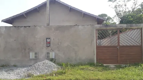 Casa 2 Dormitórios Em Bairro Residencial, Próximo A Comércios, Escolas, Transportes E Muito Mais!