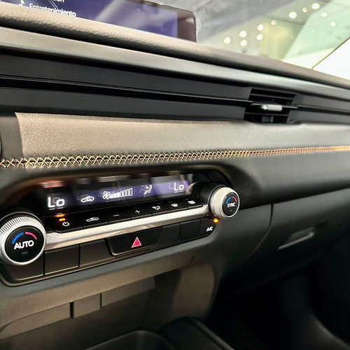 Imagen 13 de 16 de Mazda Cx50 Grand Touring 4x2 Machine Gray