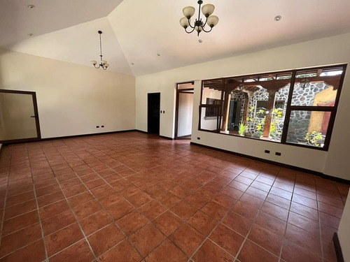 Imagen 3 de 10 de Apartamento En Renta En Zona 16 Kanajuyu